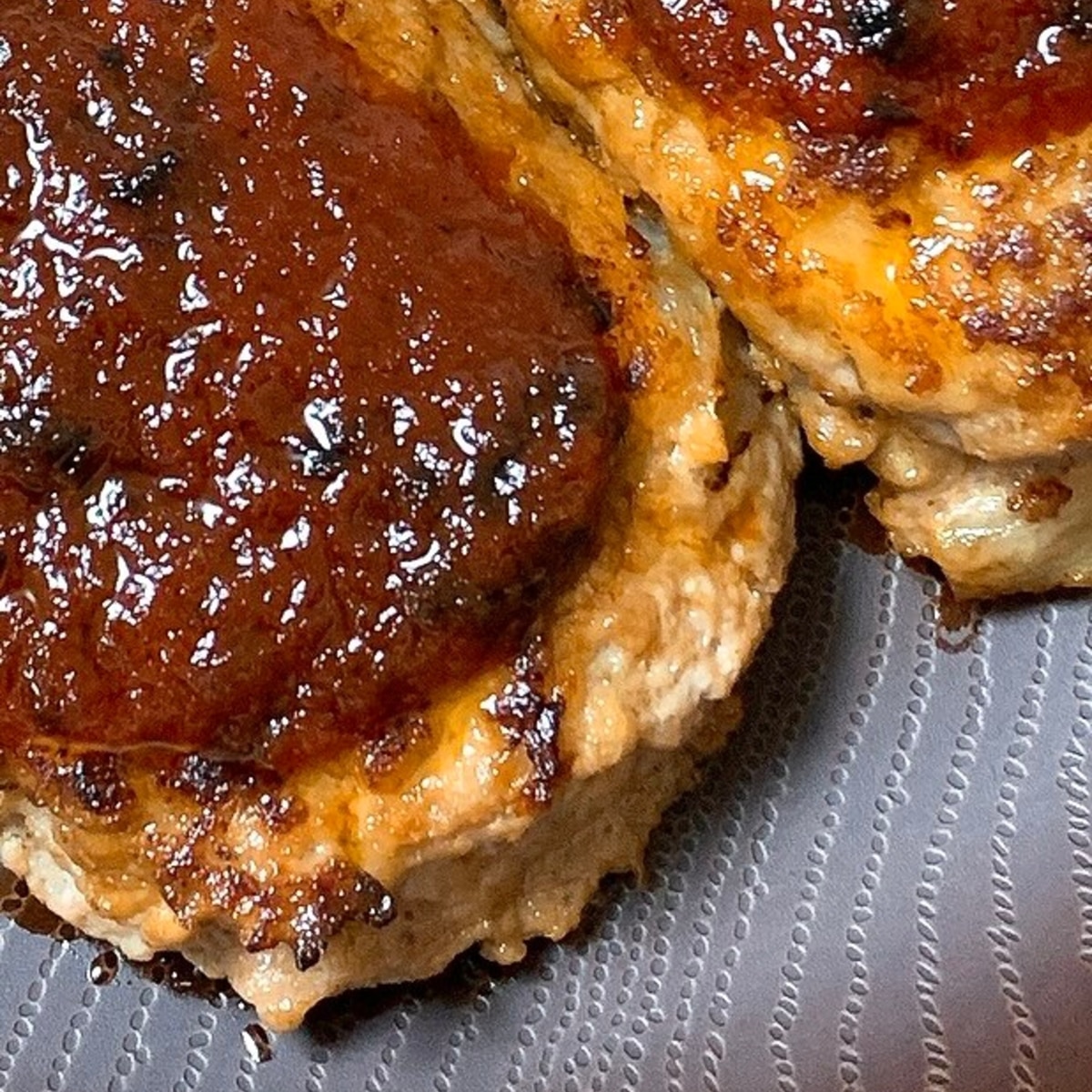 ハートの煮込みハンバーグ 洋食店ケチャップ・中濃ソース