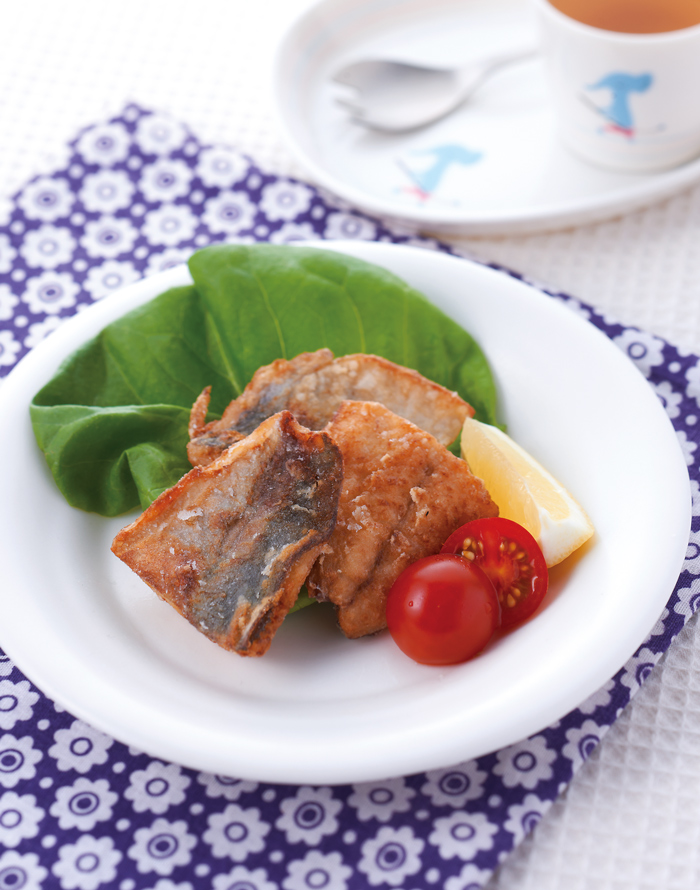 □和食の献立 ・鯖の味噌煮@migratory.jp・冷奴 ・しじみ汁 ・葡萄 今日の食卓は、鯖の味噌煮とあさりの味噌汁が揃い、ご飯との相性抜群！🍚がすすむ献立で美味しく頂きました✨ □器 @migratory.jp -----------------------------先日は、macaroni様主催の「15分