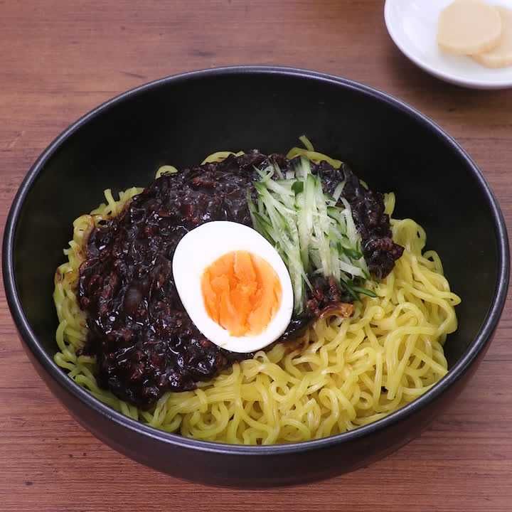 チュンジャンでジャージャー麺を作る