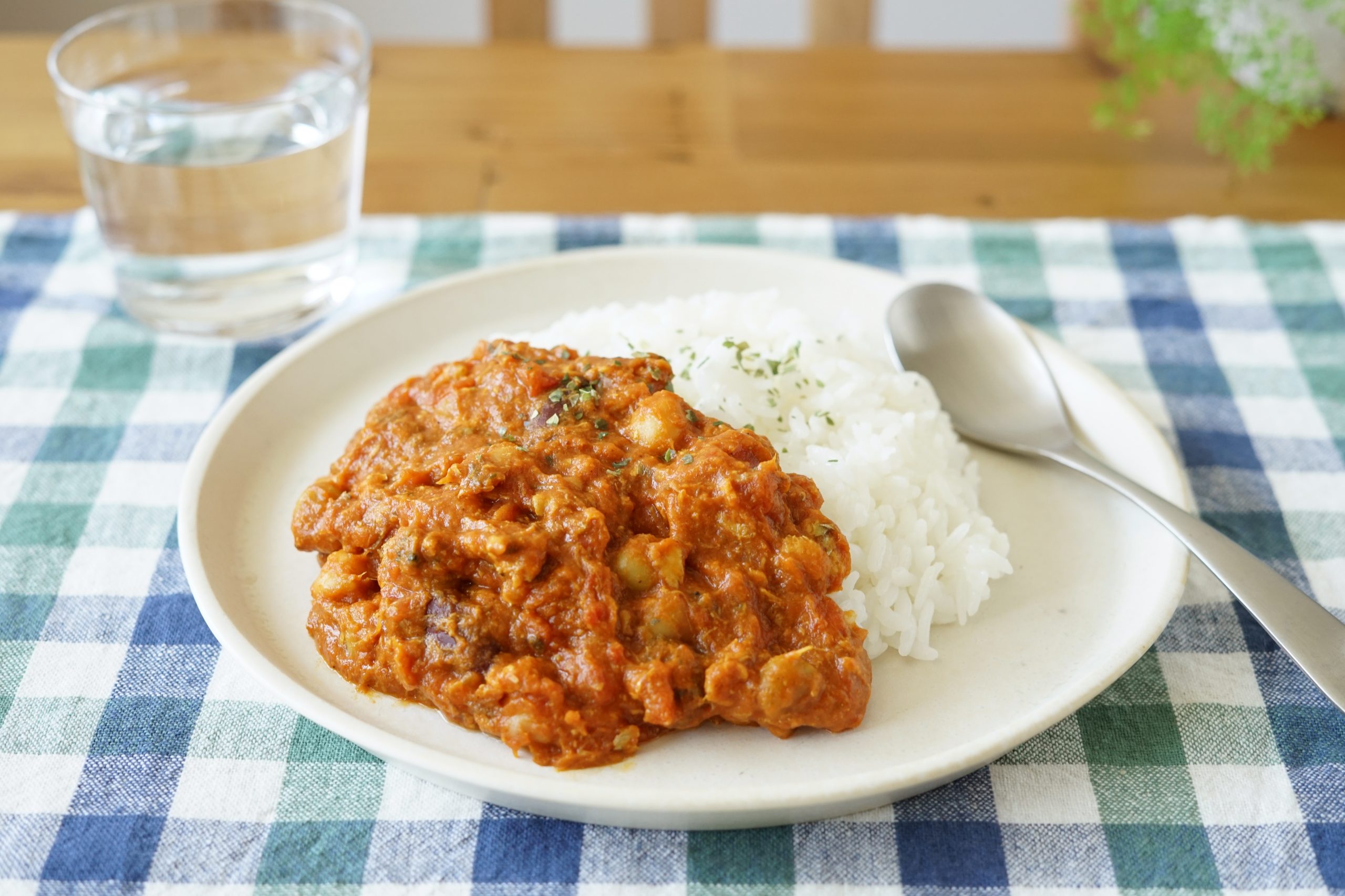 野菜の旨みたっぷり!フレッシュトマトとひき肉の無水カレーのレシピ