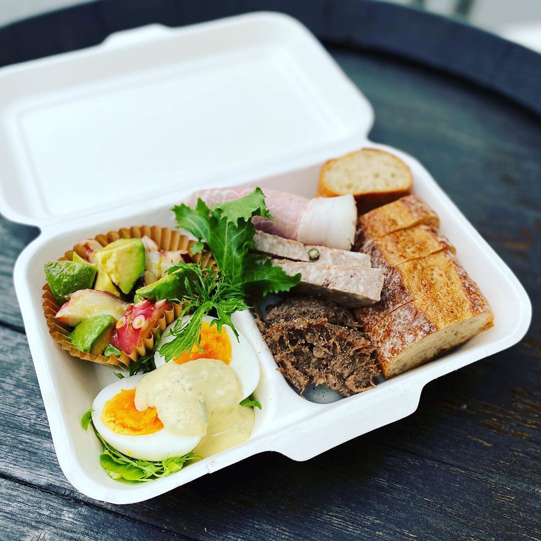 「アヒルストア」のアボカドとタコのサラダ