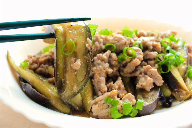 リュウジ『肉汁吸ったなすが主役！ここ数年で一番のなす料理』 ふんわり＆しっとり♡ビジュも美しいの♡2024年11月23日- エキサイトニュース