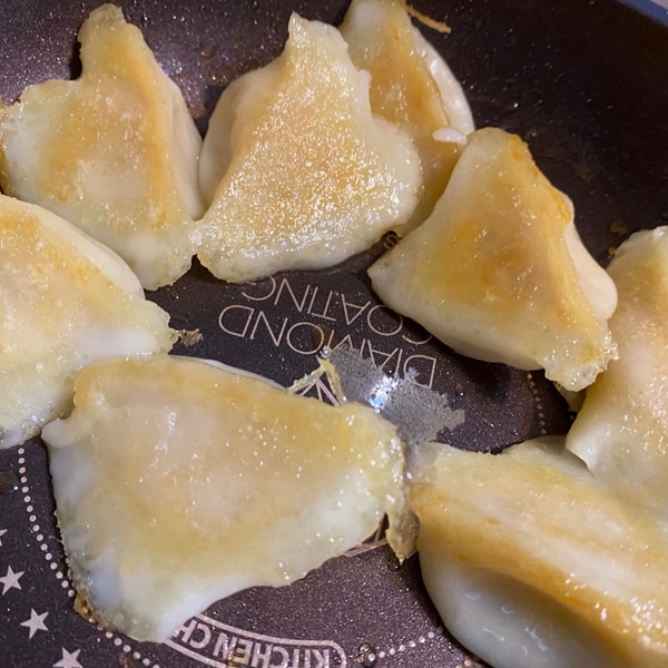 冷凍餃子の焼き方を紹介！手作りにも使えるポイントを押さえよう！食・料理オリーブオイルをひとまわし