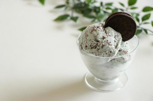 チョコミントの棒アイスのイラスト、フリー素材らくがき日和