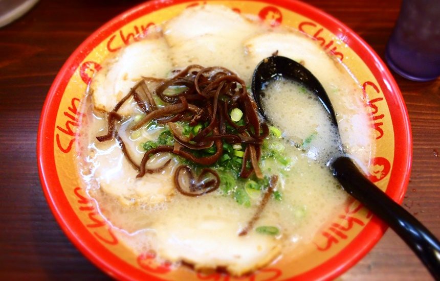 福岡 博多駅構内にある塩ラーメン、明鏡止水Trip.com 福岡