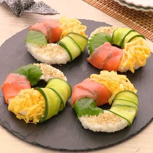 美しすぎる！」16貫の押し寿司がモザイク状に並ぶ贅沢な渋谷