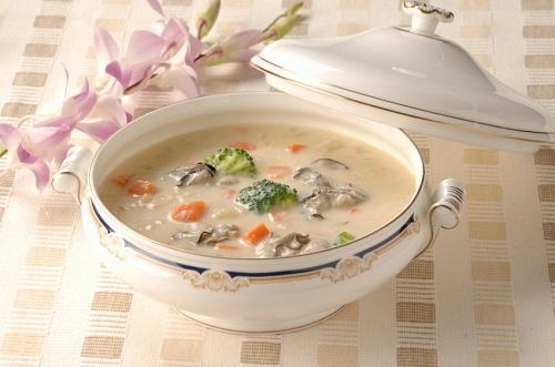 業務スーパーの新商品 クリームシチューを 食べてみました‼️ 常温保存で賞味期限も 長いので常備食にも🙆業スードリアソース常備食業務スーパー業務スーパーおすすめクリームシチューシチューホワイトシチューレトルトレトルト食品手抜きごはん