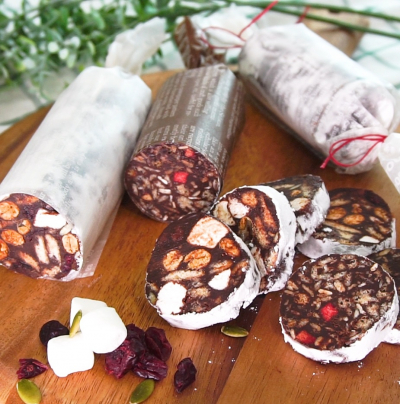 超簡単!材料を混ぜて、冷蔵庫で寝かして待つだけ。マルタ人ダーリンイチオシ自家製サラミ ~PITINA ピティーナ ~をおうちで作ってみました、美味!Amy@thepremier.cafe