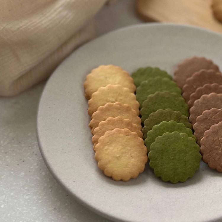 材料４つ！バター・砂糖不使用でもサクサクの米粉の型抜きクッキー共立食品株式会社