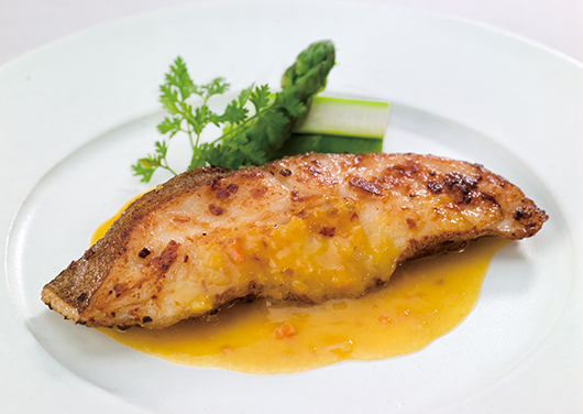 トマトソースが美味しい！ スズキのムニエル