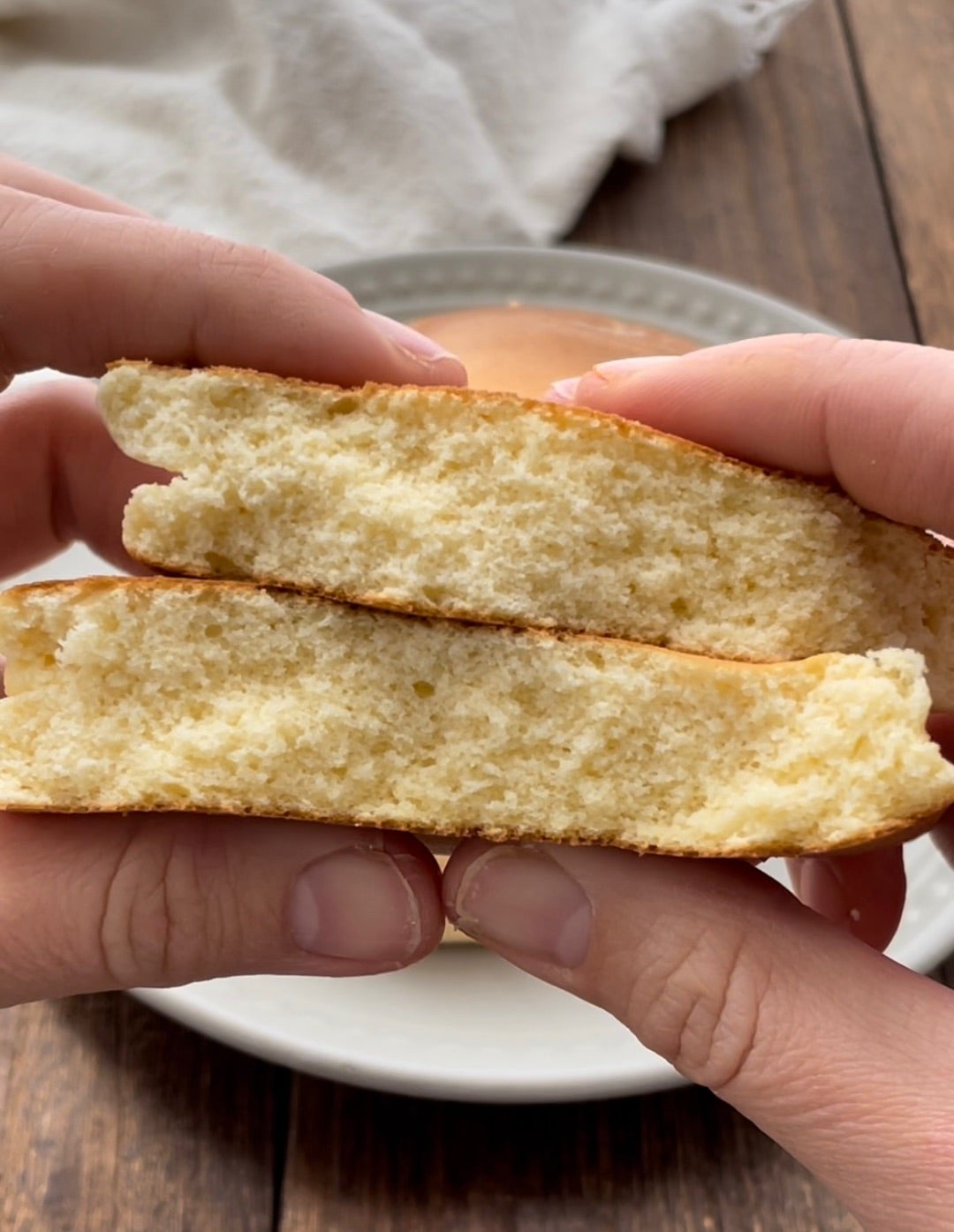 レシピはこちら👇🏻, 卵なしのプロテイン蒸しパンを, パンケーキ風にしてみました🥞, ウルトラのプロテインなら, 大成功します‼️‼️,ゆっくりみたい方は, フィードの方がいいと思うので, 後日、フィードにも投稿します！！！✨, 保存してお待ちくださいませ🥺🤍,まいのプロテインパンケーキ風,材料 パンケーキ3枚分, ・プロテイン20g, ・おからパウダー15g, ・ラカント15g,