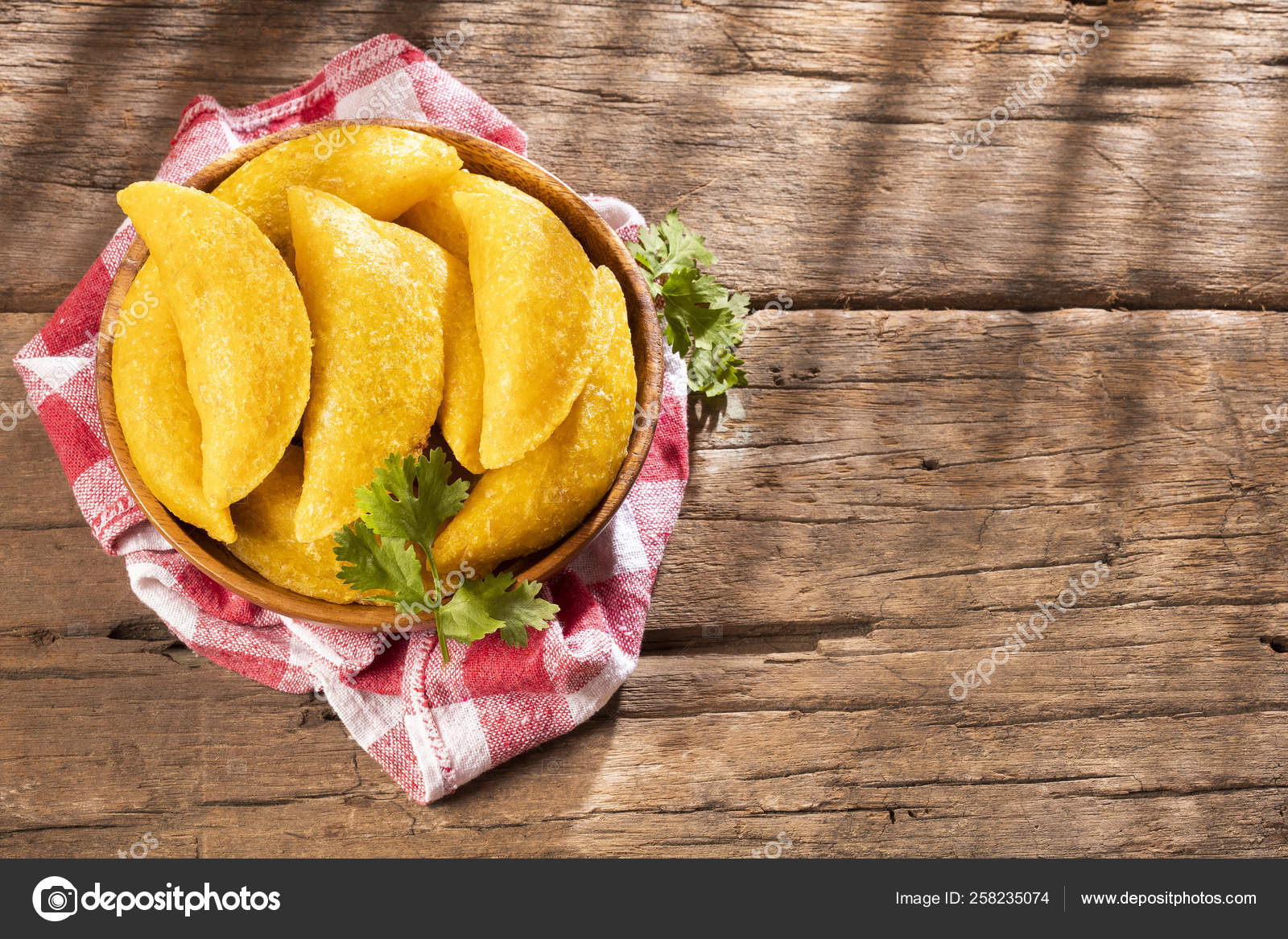 AmazonMUMSUNG 餃子メーカー エンパナダス プレス型メーカーセット 生地カッター付き 餃子型セット ピエロギ パステリトスカルゾーネ ターンオーバー 中国餃子用 3サイズL 4インチ+M 3インチ+S 2.6インチホワイトMUMSUNGパスタマシン