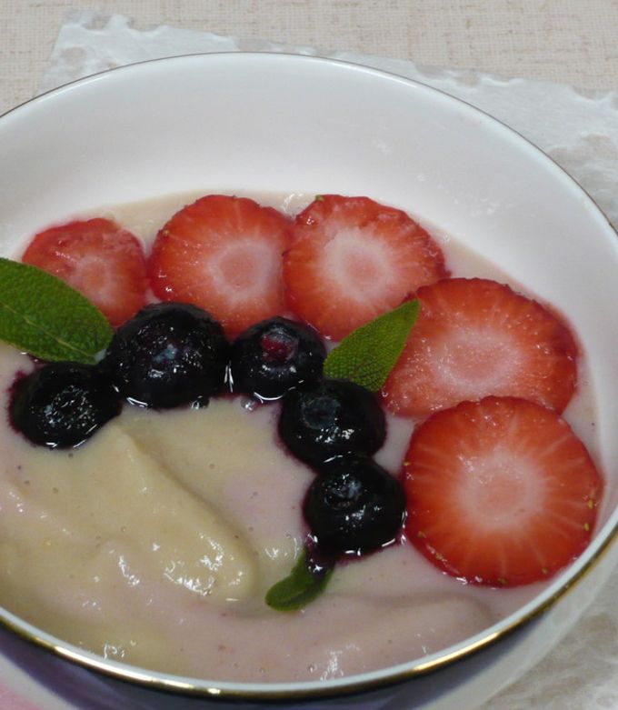 いちごとバナナのスムージーボウル