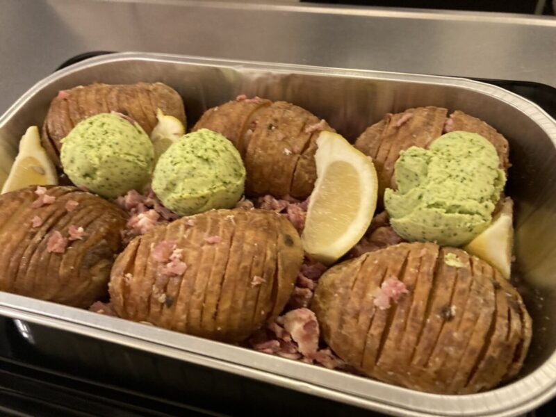 コストコ新商品の「ハッセルバックポテト」がジュワ旨！バター染みる焼きジャガイモ