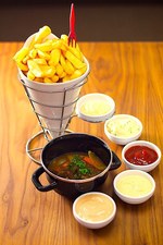 一度は食べたい絶品！ 東京ポテト専門店🍟まとめ5選外はカリッ、中はホクホク！ 個性派ディップやソフトクリームとの組み合わせもたまらない🥹絶対保存して、ポテト欲を満たそう◎ 🍟🍟🍟🍟🍟🍟 お店を探す ① DE FRITES STAAN HARAJUKU 明治神宮前DEFRITESSTAAN