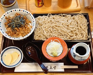 羽田空港で食事をするならここ!ターミナル別おすすめレストラン - Tripa トリパ 旅のプロがお届けする旅行に役立つ情報