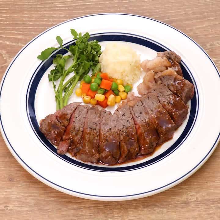 ステーキをよりおいしく楽しむための簡単な盛り付けルールお肉のギフトなら肉贈 選べる肉カタログギフト