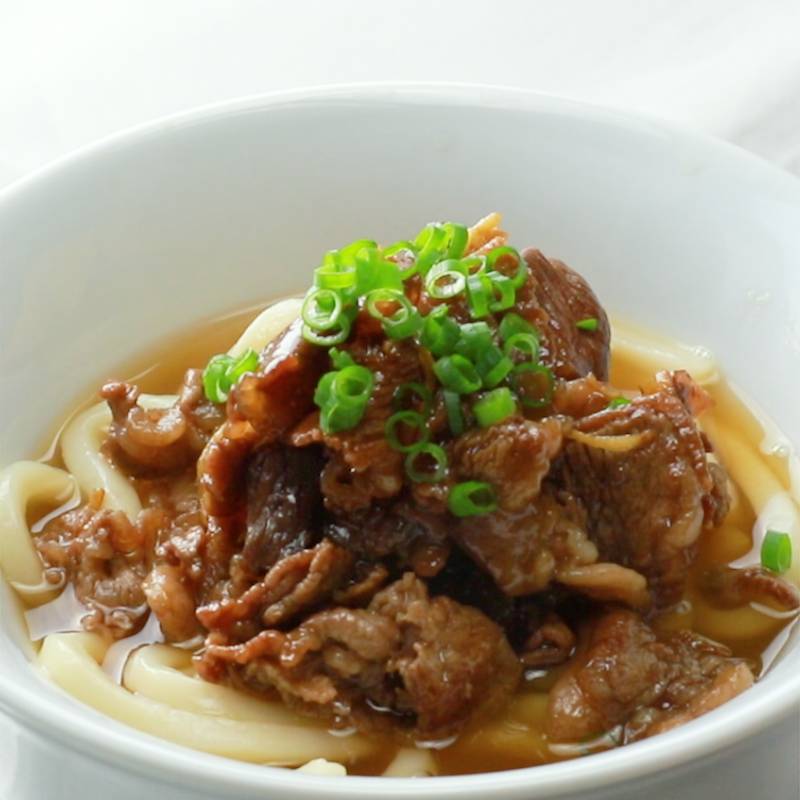 メイン材料2つで簡単!ボリューム豚肉うどんのレシピ