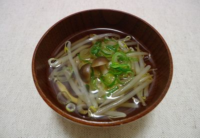 炒めもやしは味噌汁に