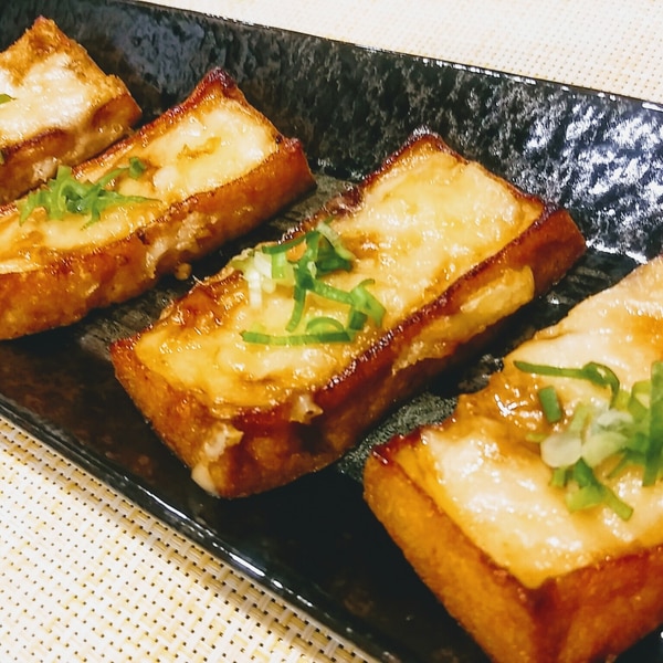 行きつけのお豆腐屋さんに教わった！ 藤井恵さんの“厚揚げのおかかチーズ焼き”が簡単＆絶品おつまみだった件ヨムーノ