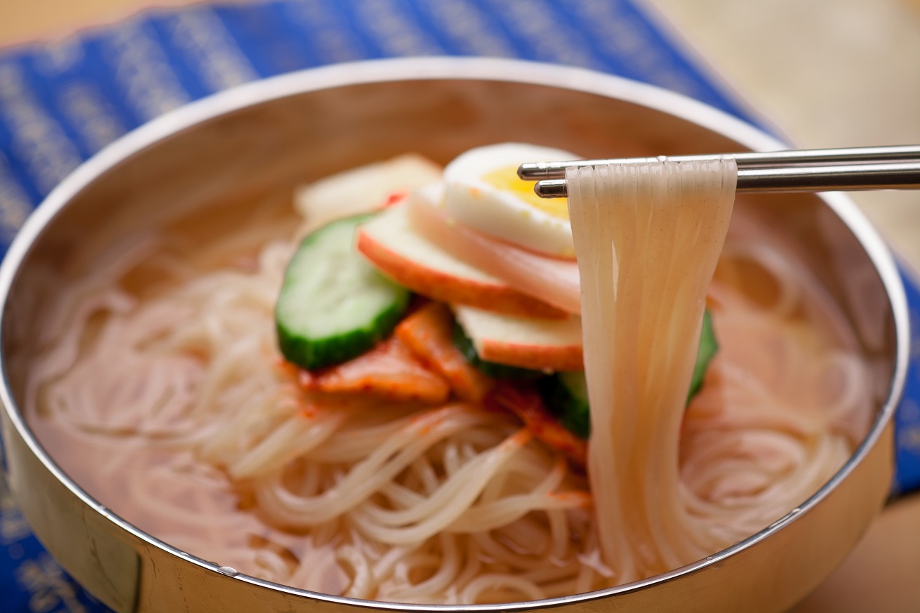 韓国人の食生活 どうして韓国人はラーメンを食べるとき別の器も使って食べますか