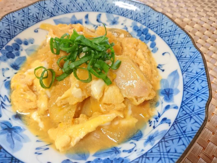 鶏唐揚げ卵とじ調理シーン。残った揚げ物リメイクイメージ。の写真素材227431767 毎月1点無料 フリー のストックフォト イメージマート