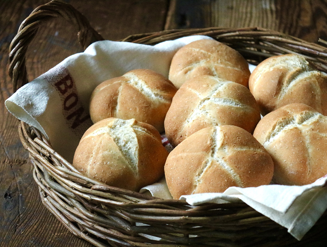 ２種類の成形で作る！カイザーロールの作り方