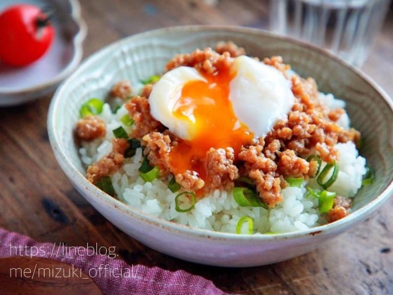 温玉鶏そぼろ丼