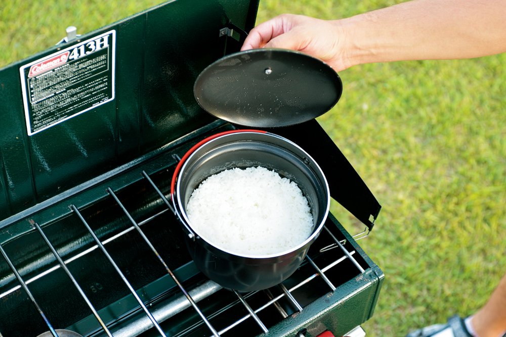 ダイソーの炊飯袋が便利すぎて話題沸騰！本当に美味しいお米が炊けるのか試してみた調理器具・食器BE-PAL キャンプ、アウトドア、自然派生活の情報源ビーパル