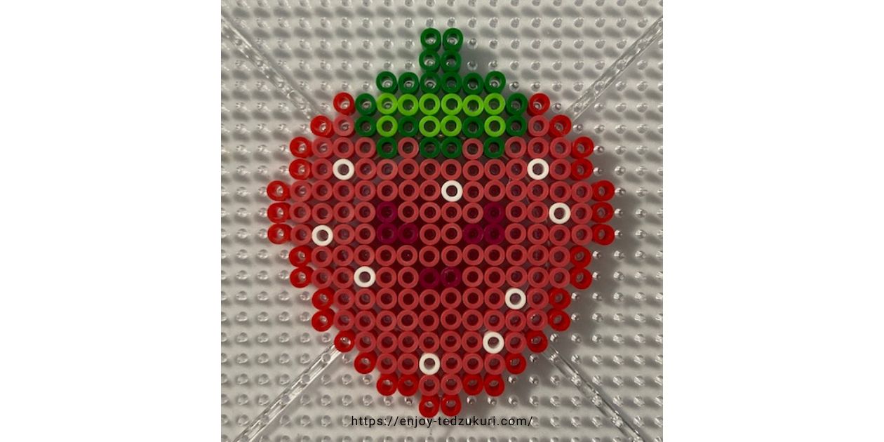 アイロンビーズ スタンドいちごTikTok