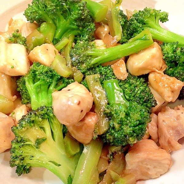 鶏肉とブロッコリーのフライパン蒸し