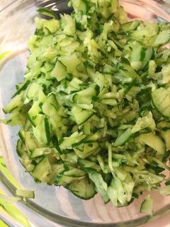 きゅうりとトマトのコロコロサラダ