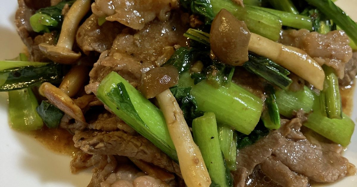 牛こまと絹厚揚げと小松菜のオイバター炒め﻿クラシル