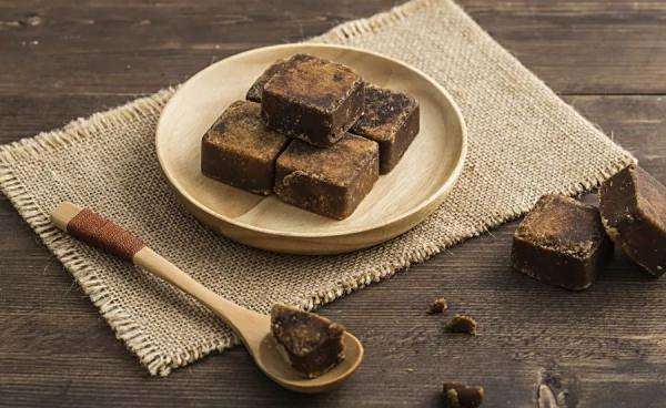 每天早上空腹吃1片生姜，一段时间以后，身体或会收获这5个好处