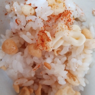 @soramido_gohanソラミドごはんInstagramでは、「今日もごはんがおいしいな」と思えるようなレシピの紹介や、商品の情報をお届けしています🍚😉プレゼント企画も行っているので、ぜひをフォローしてお待ちください♪ 今回は@onikoro_chanさんの投稿をお借りしました✨, 一度食べたらハマる🫶, 簡単すぎる悪魔のおにぎり😈✨, 『悪魔のおにぎり』,