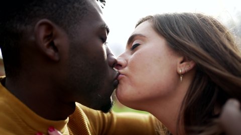 女を濡らす最高にエロいキスの種類と方法【画像付き】 | Smartlog