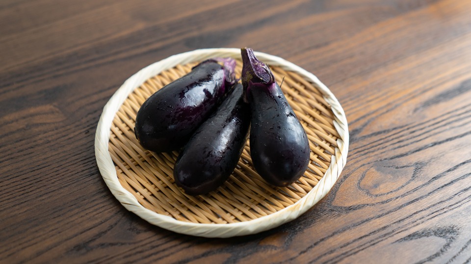 ひと口でまるごと食べられる!? 小なす の特徴や種類を解説食・料理オリーブオイルをひとまわし