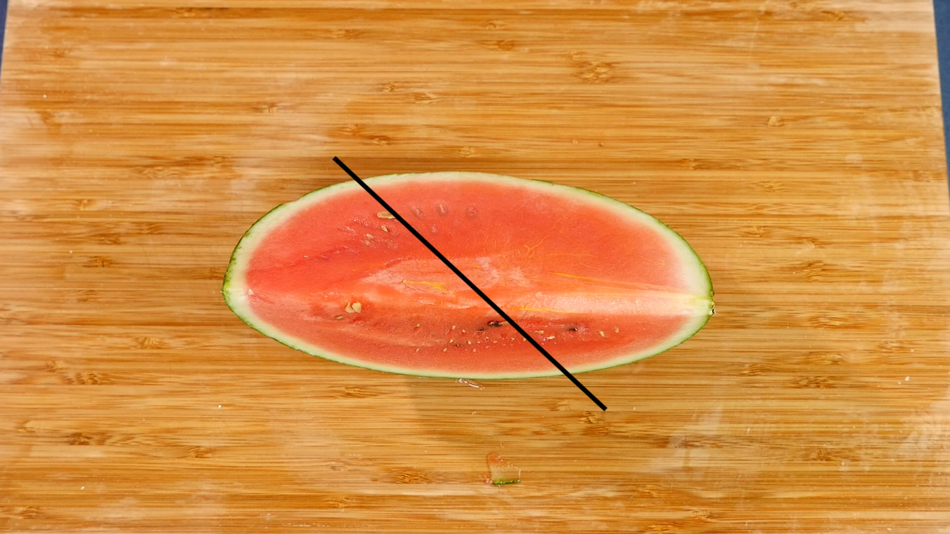 甘さが均等になる すいかの切り方