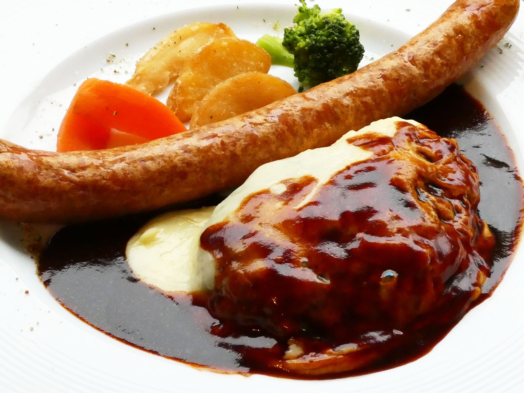 炭火焼きステーキと生パスタのお店 Borp kitchen 街なかの隠れ家レストランで気軽に楽しむ、炭火焼きステーキと多彩なイタリアン。 PR-Webタウン情報おかやま