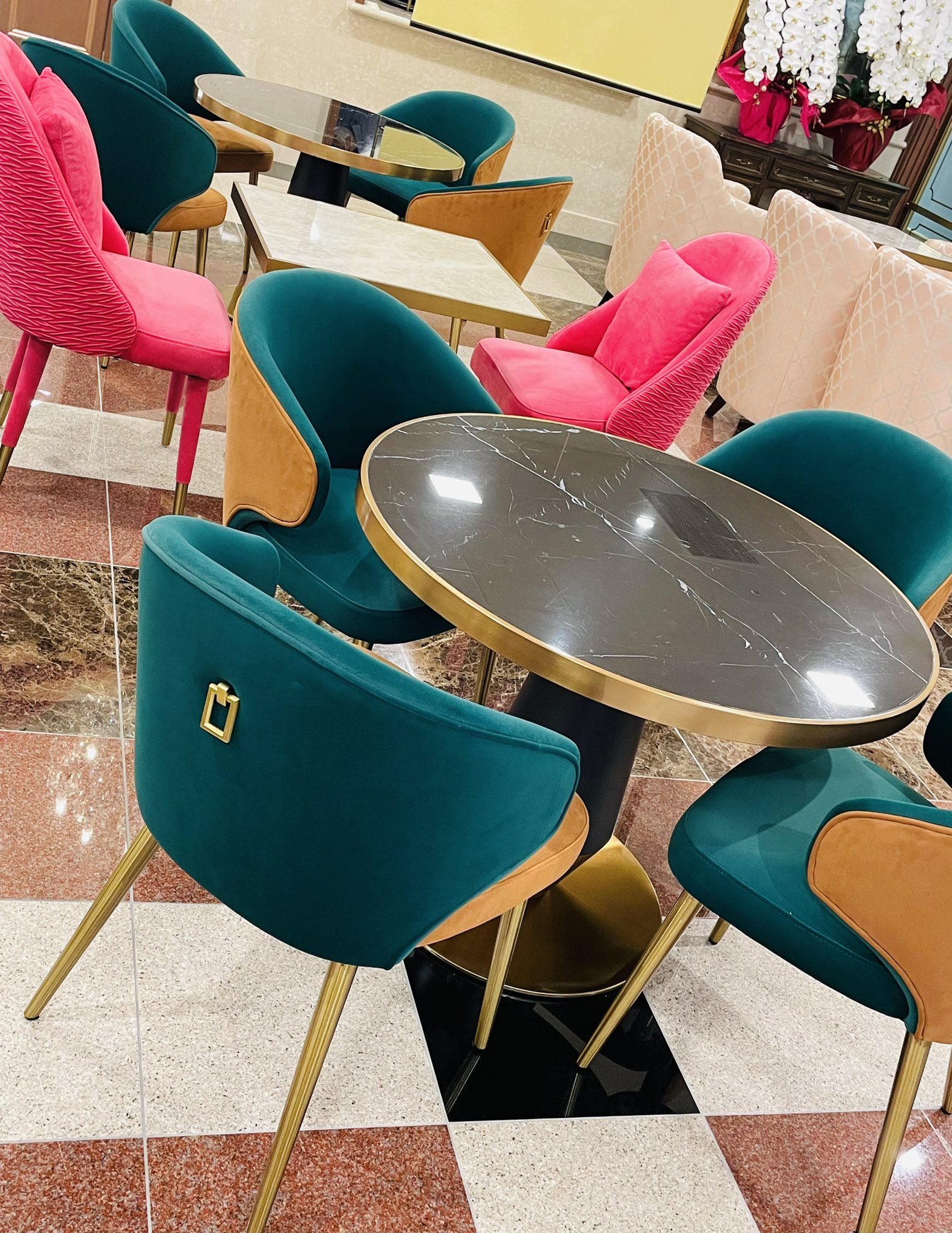 グランカフェ＠ヒルトンプラザウエスト・大阪駅近でゆったりランチタイムEat, Play, Laugh