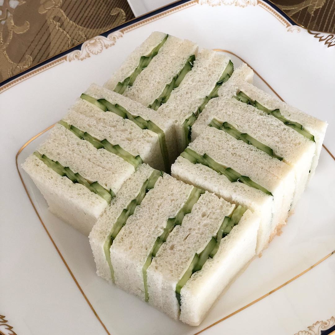 アフタヌーンティーの定番メニュー! 26歳独身男性が適当に作るきゅうりサンドshortscucumbersandwichイギリス料理cooking - YouTube