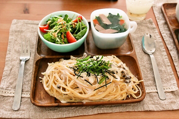 夜ご飯 📝 献立 *ライスパスタで明太子クリームパスタ *インゲンのツナ卵サラダ *野菜サラダ *白菜の和風スープ *りんご🍎グルテンフリーのライスパスタを使って、 明太子クリームスパゲティ作った! ライスパスタ初だったけど、いけるいける! ハマりそう♡ 良い