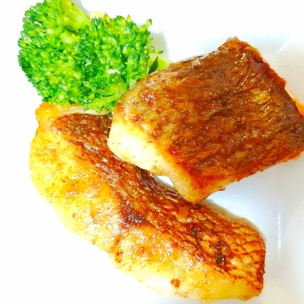 オーブンで焼く鯛の尾頭付き