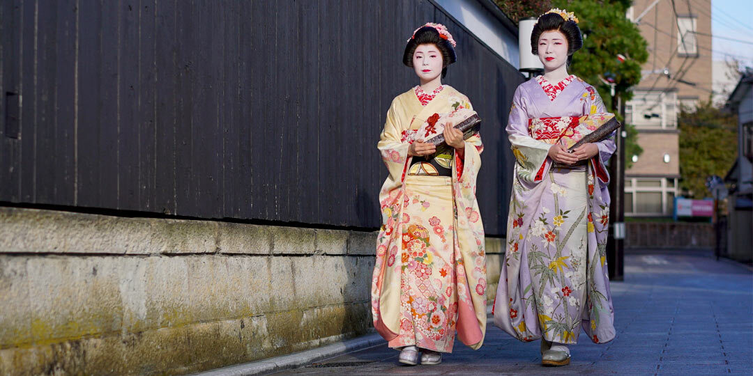 お座敷遊び 女の人 |