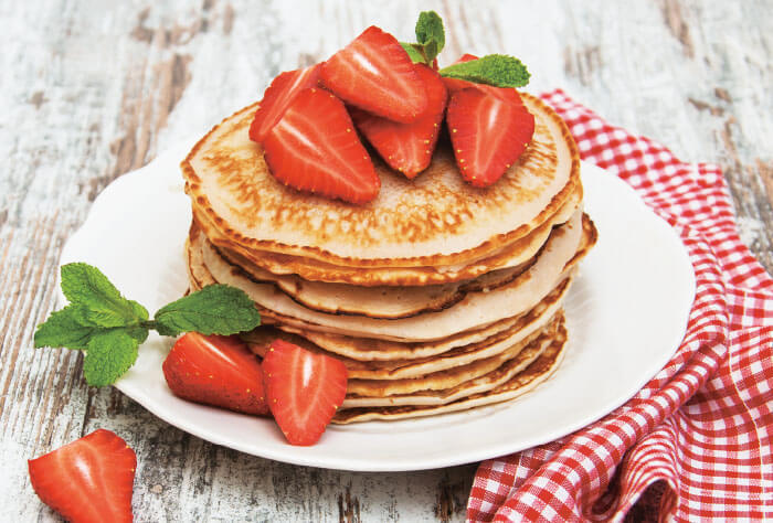 東京カフェ𖦊ັ latte 下北沢 ⚐⚑⚐ * ソーセージエッグパンケーキ * ふっかふかなパンケーキに サラダとスクランブルエッグ、ソーセージとベーコンが添えられた ランチにぴったりなプレート🥞🥓 あまじょっぱい組み合わせを たっぷり堪能できました🙌🏻 お店の方も