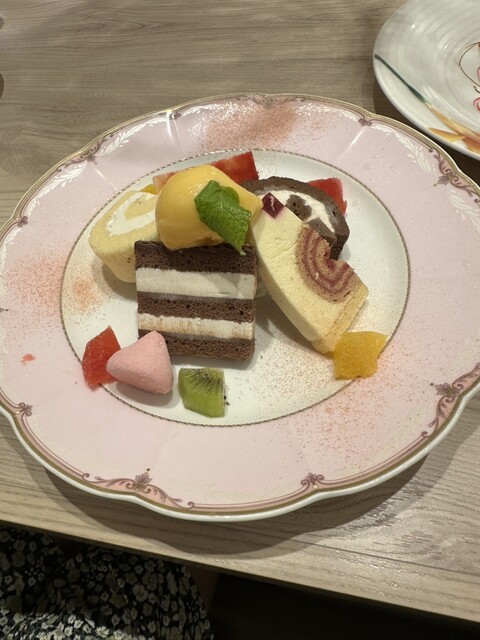 ご予約受付終了しました※ 🈴合格必勝だるまケーキ🖋️ 必勝祈願に、お祝いに 特別な『だるまケーキ』ご予約受付中！ 目玉を描けるチョコペン付きですご来店又はお電話にて、ご利用日の2日前までにご予約くださいませ ¥4,500税込4,860円これから受験の皆様頑張って