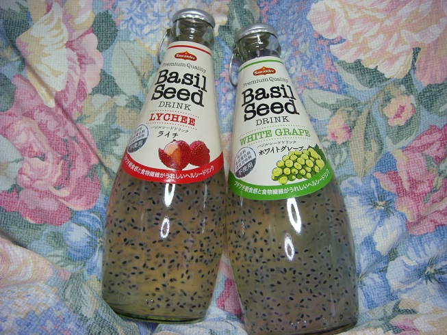 好吃！台湾料理一年生 - カエルの卵です。嘘、バジルシードですｗ 中国語は「山粉圓 山タピオカ 」。屋台ではよく「青蛙下蛋 カエルの卵 」という名前って書かれてる～☆－－－以下は補足－－－☆ 台湾の屋台で「青蛙下蛋」って書いてるのは「バジルシード」と普通の