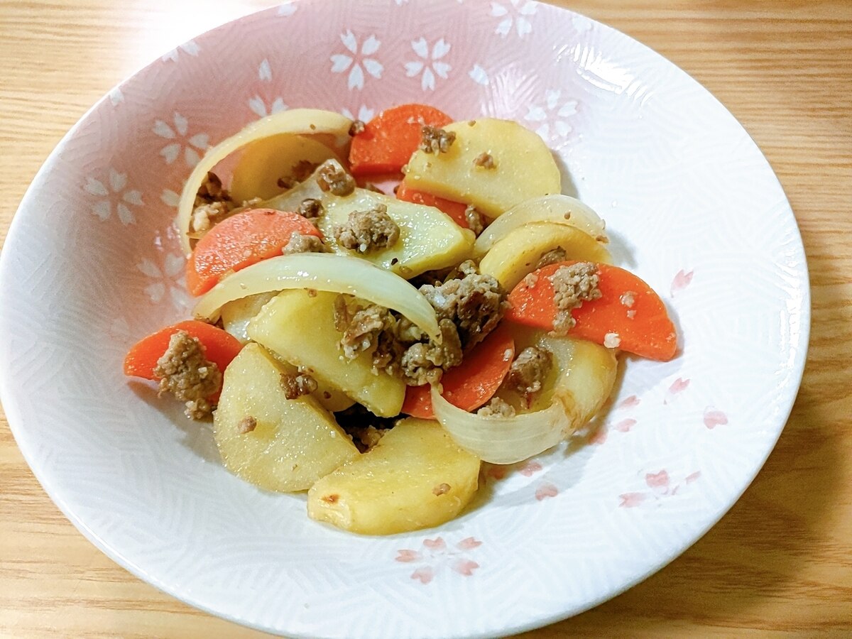 肉じゃが風♡じゃがいものそぼろ煮 野菜室の常連さんで♡