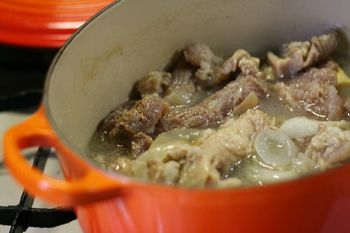 牛すじ肉の下処理法と絶品カレーのレシピ