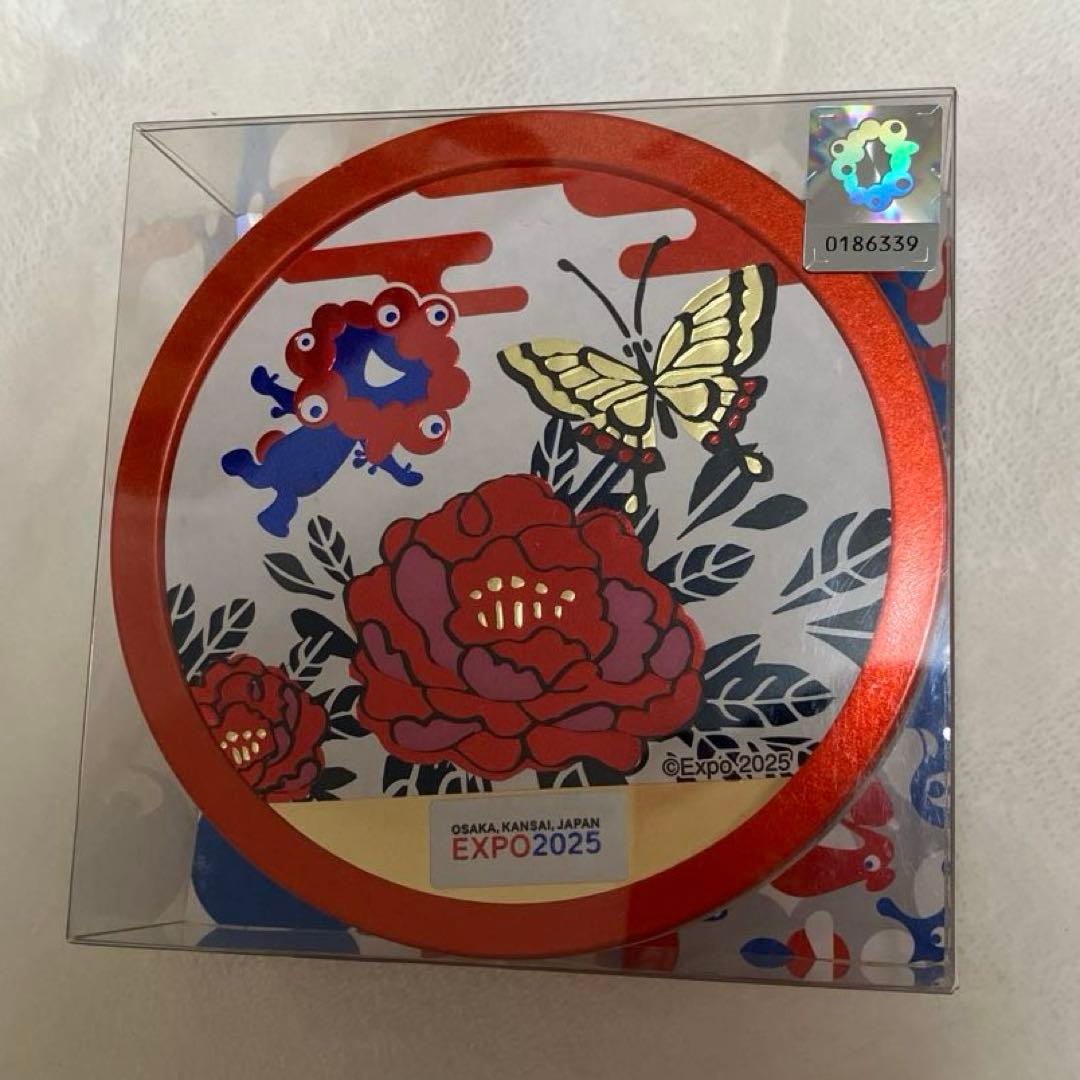 大阪万博のお土産だと思います みやこ和のサロン『万博どうでしたか？？』 『もちろんめっちゃ楽しかった🥰🥰🥰』2日では足りないワクワク詰まってました🌟 お土産は 大阪万博のコラボレーション和菓子の 『吹き寄せ』です ボウロと呼ばれる和風クッキーや 豆菓子